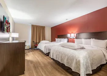 Red Roof Inn PLUS+ & Suites Houston - IAH Airport SW hotel thumbnail 5