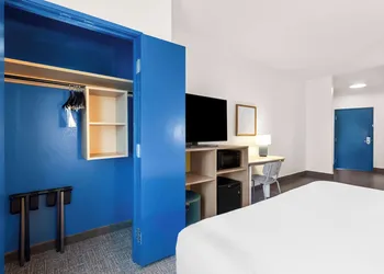 Spark by Hilton Pearland hotel thumbnail 4