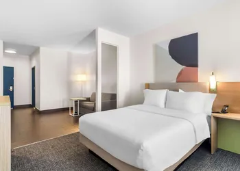 Spark by Hilton Pearland hotel thumbnail 8