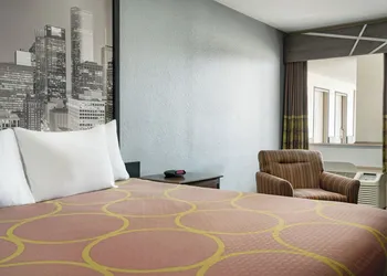 Crystal Inn Northeast Houston Downtown I-610 hotel thumbnail 3