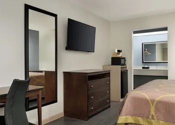 Crystal Inn Northeast Houston Downtown I-610 hotel thumbnail 4