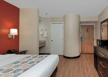 GreenTree Inn Houston IAH Airport hotel thumbnail 6