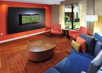 Courtyard by Marriott Houston Hobby Airport hotel thumbnail 3