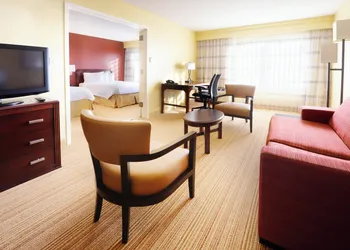Courtyard by Marriott Houston Hobby Airport hotel thumbnail 8