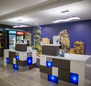 La Quinta Inn & Suites by Wyndham Houston East at Normandy hotel detail image 4