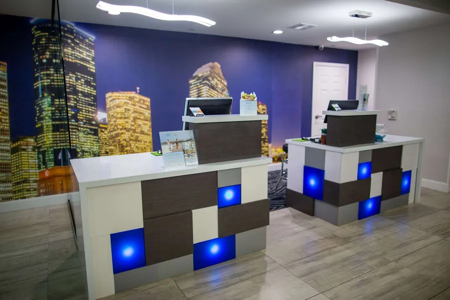 La Quinta Inn & Suites by Wyndham Houston East at Normandy hotel detail image 6