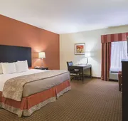 La Quinta Inn & Suites by Wyndham Houston East at Normandy hotel detail image 7
