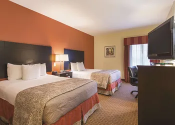 La Quinta Inn & Suites by Wyndham Houston East at Normandy hotel thumbnail 8