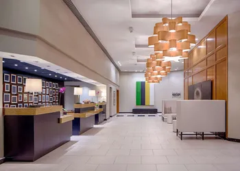 DoubleTree by Hilton Hotel Houston - Greenway Plaza hotel thumbnail 3