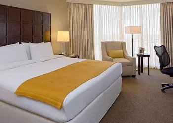 DoubleTree by Hilton Hotel Houston - Greenway Plaza hotel thumbnail 8