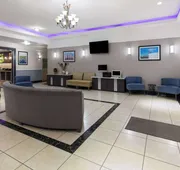 La Quinta Inn & Suites by Wyndham Deer Park hotel detail image 4