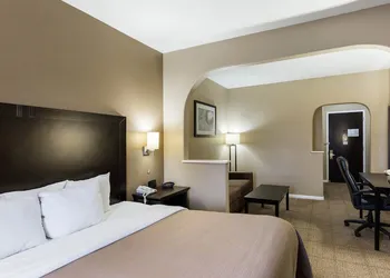 Quality Suites Houston NW Cy-Fair hotel thumbnail 4