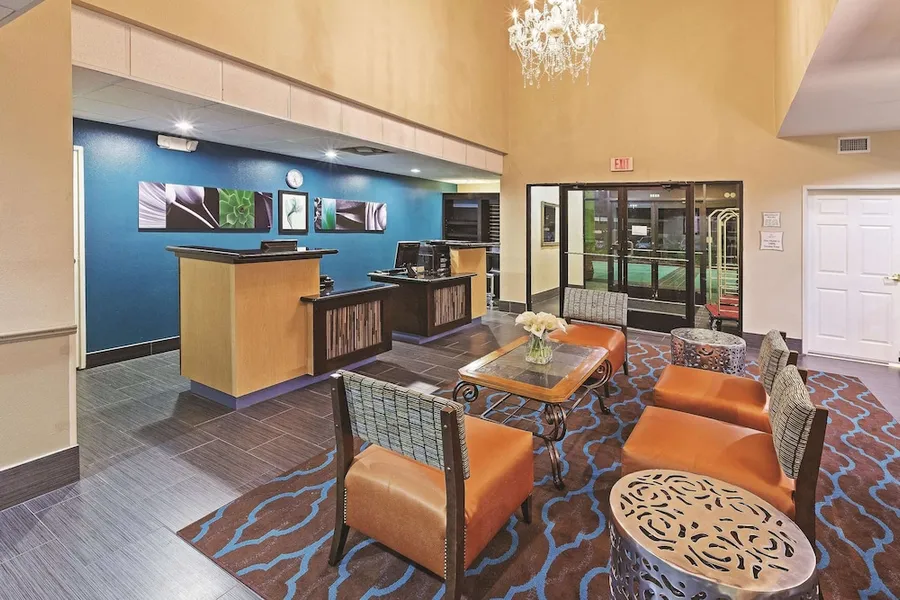 La Quinta Inn & Suites by Wyndham Pasadena hotel detail image 2