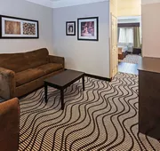 La Quinta Inn & Suites by Wyndham Pasadena hotel detail image 5