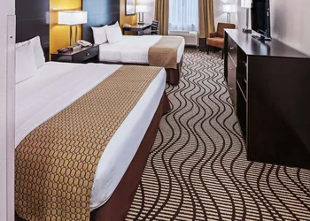 La Quinta Inn & Suites by Wyndham Pasadena hotel thumbnail 6