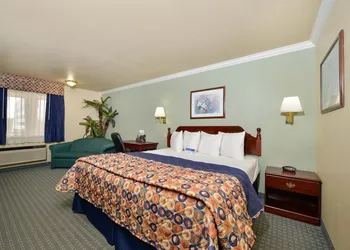 Americas Best Value Inn Houston Hobby Airport hotel thumbnail 3