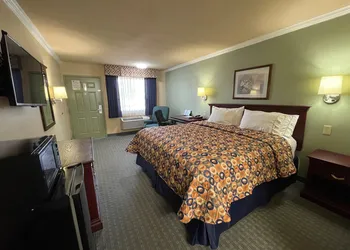 Americas Best Value Inn Houston Hobby Airport hotel thumbnail 6