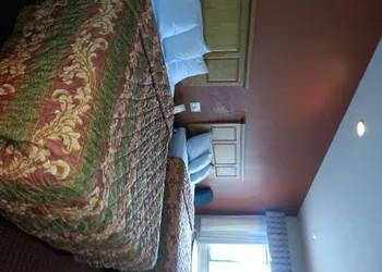 Scottish Inn & Suites hotel thumbnail 4
