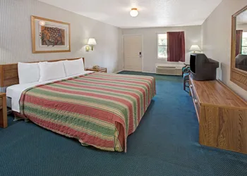Knights Inn South Houston hotel thumbnail 6
