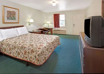 Knights Inn South Houston hotel thumbnail 7