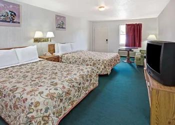 Knights Inn South Houston hotel thumbnail 8