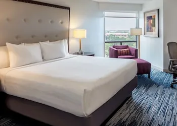 Sonesta Hotel Houston IAH Airport hotel thumbnail 6