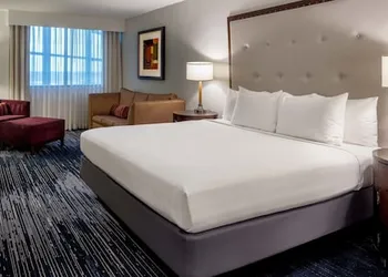 Sonesta Hotel Houston IAH Airport hotel thumbnail 8
