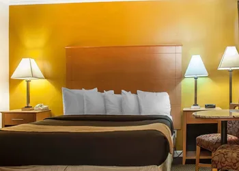 Econo Lodge At The Falls North hotel thumbnail 6