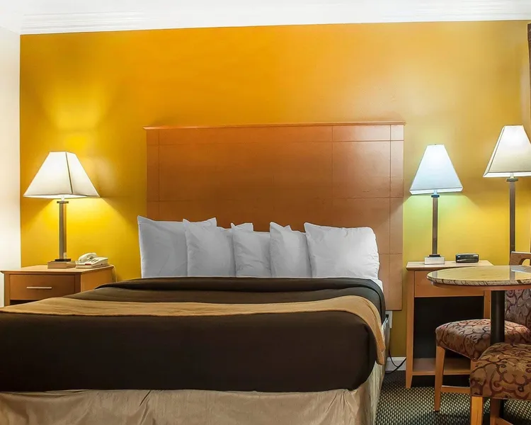 Econo Lodge At The Falls North hotel detail image 6