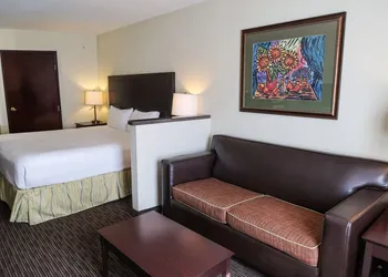 Oxford Suites Portland - Jantzen Beach hotel thumbnail 5