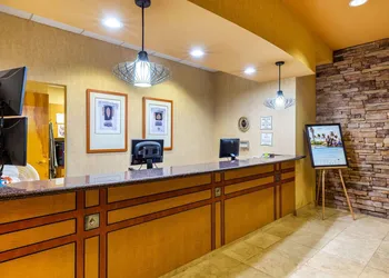 La Quinta Inn & Suites by Wyndham Vancouver hotel thumbnail 4