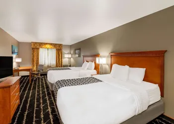 La Quinta Inn & Suites by Wyndham Vancouver hotel thumbnail 8