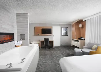 Wyndham Garden at Niagara Falls hotel thumbnail 8