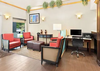 Comfort Suites Portland Airport hotel thumbnail 4
