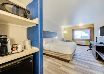 Holiday Inn Express Newberg - Wine Country by IHG hotel thumbnail 2