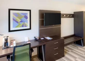 Holiday Inn Express Newberg - Wine Country by IHG hotel thumbnail 3