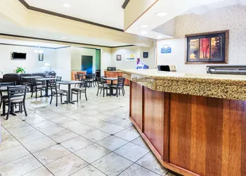 Days Inn & Suites by Wyndham Vancouver hotel thumbnail 2