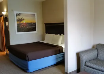 Days Inn & Suites by Wyndham Vancouver hotel thumbnail 4