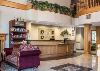 Comfort Suites Clackamas hotel thumbnail 2