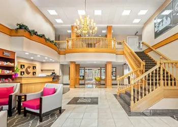 Comfort Suites Clackamas hotel thumbnail 4