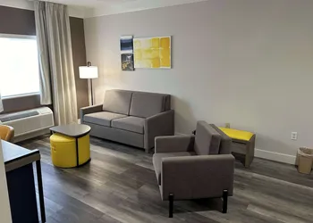 Comfort Suites Clackamas hotel thumbnail 6