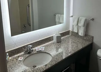 Comfort Suites Clackamas hotel thumbnail 7