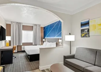 Comfort Suites Clackamas hotel thumbnail 8