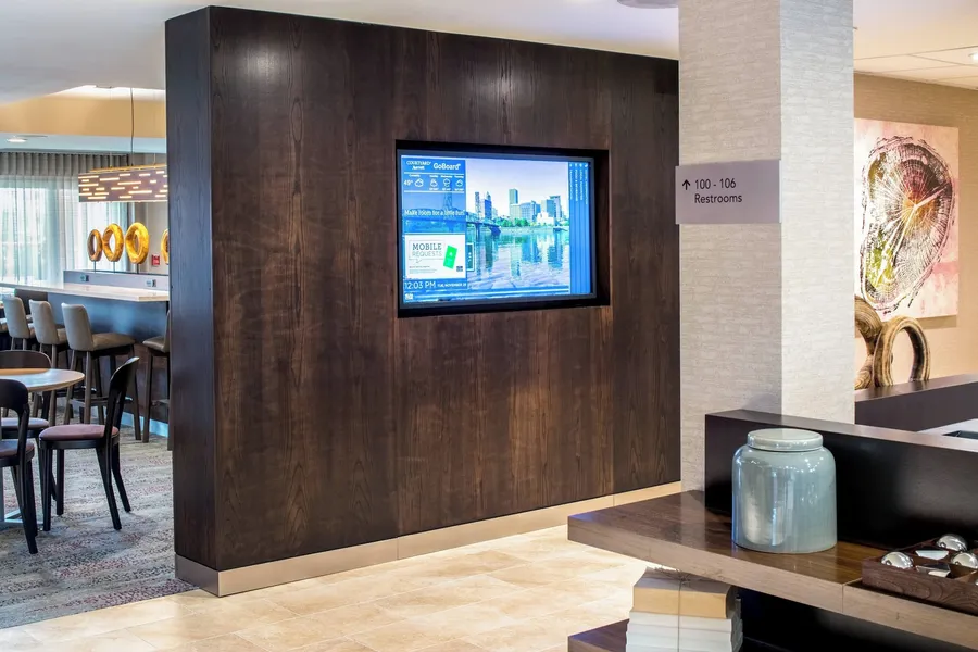 Courtyard by Marriott Portland North hotel detail image 2