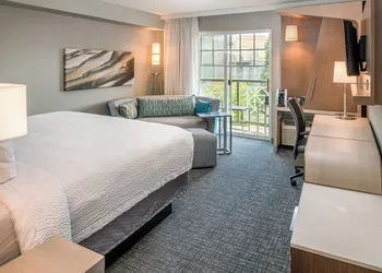 Courtyard by Marriott Portland North hotel thumbnail 8