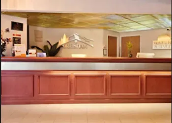 Days Inn & Suites by Wyndham Gresham hotel thumbnail 2