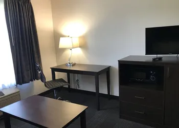 Days Inn & Suites by Wyndham Gresham hotel thumbnail 5