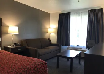 Days Inn & Suites by Wyndham Gresham hotel thumbnail 7