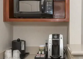 Hilton Garden Inn Portland Airport hotel thumbnail 5