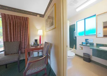 Broadway Inn hotel thumbnail 8